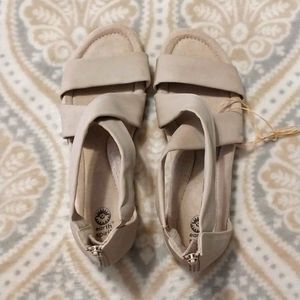 Cream Earth Spirit Sandles size 11